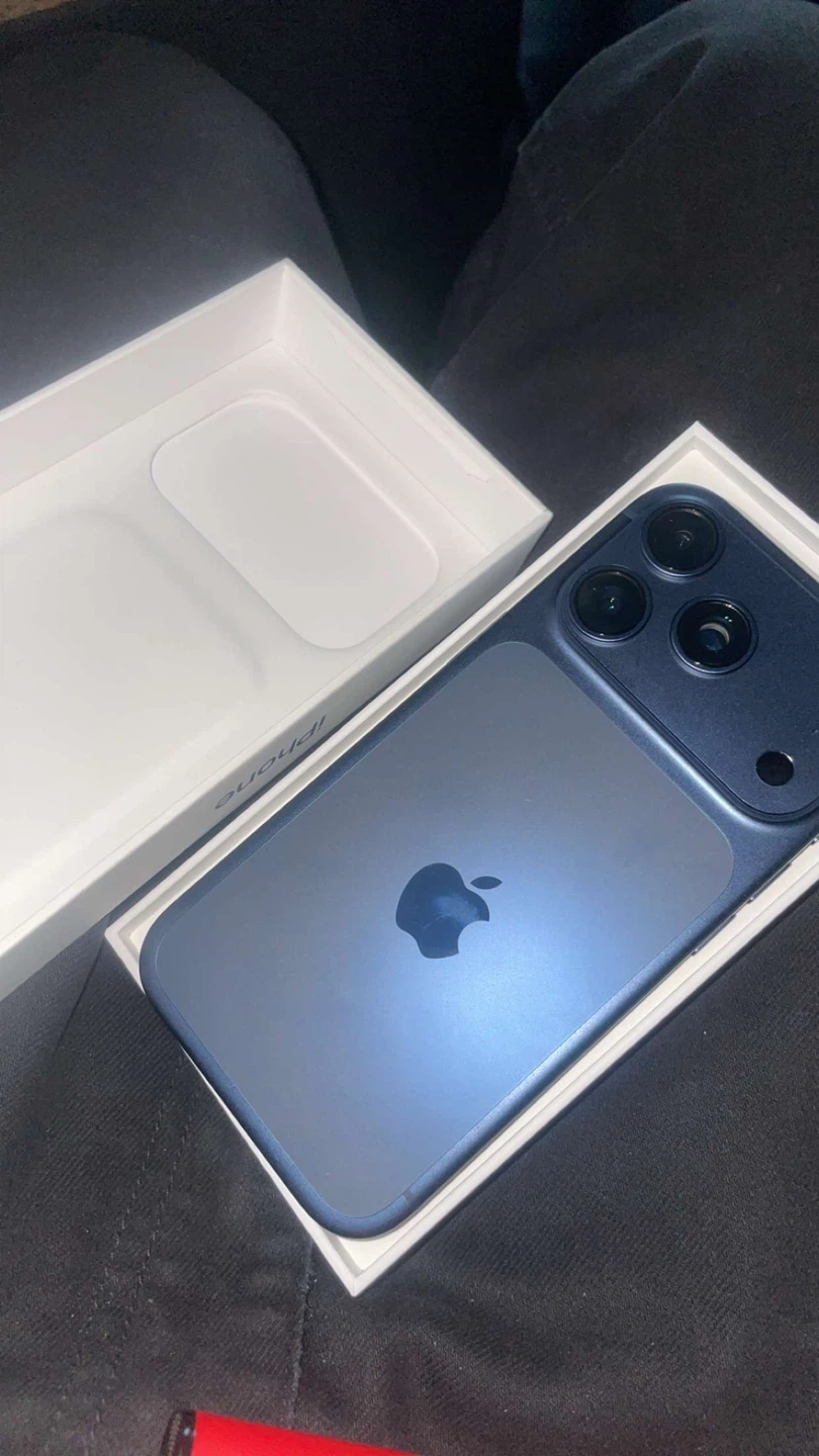 Apple iPhone 17 Pro Deep Blue