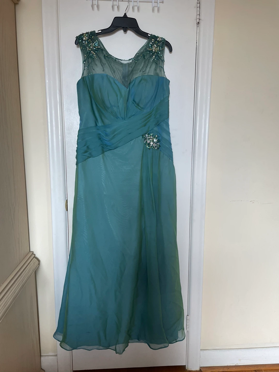 Gorgeous Teal Embellished Formal Dress - Size 16 - photo 2