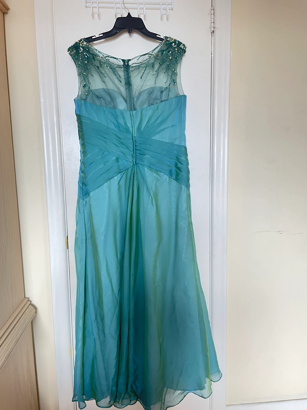 Gorgeous Teal Embellished Formal Dress - Size 16 - photo 4