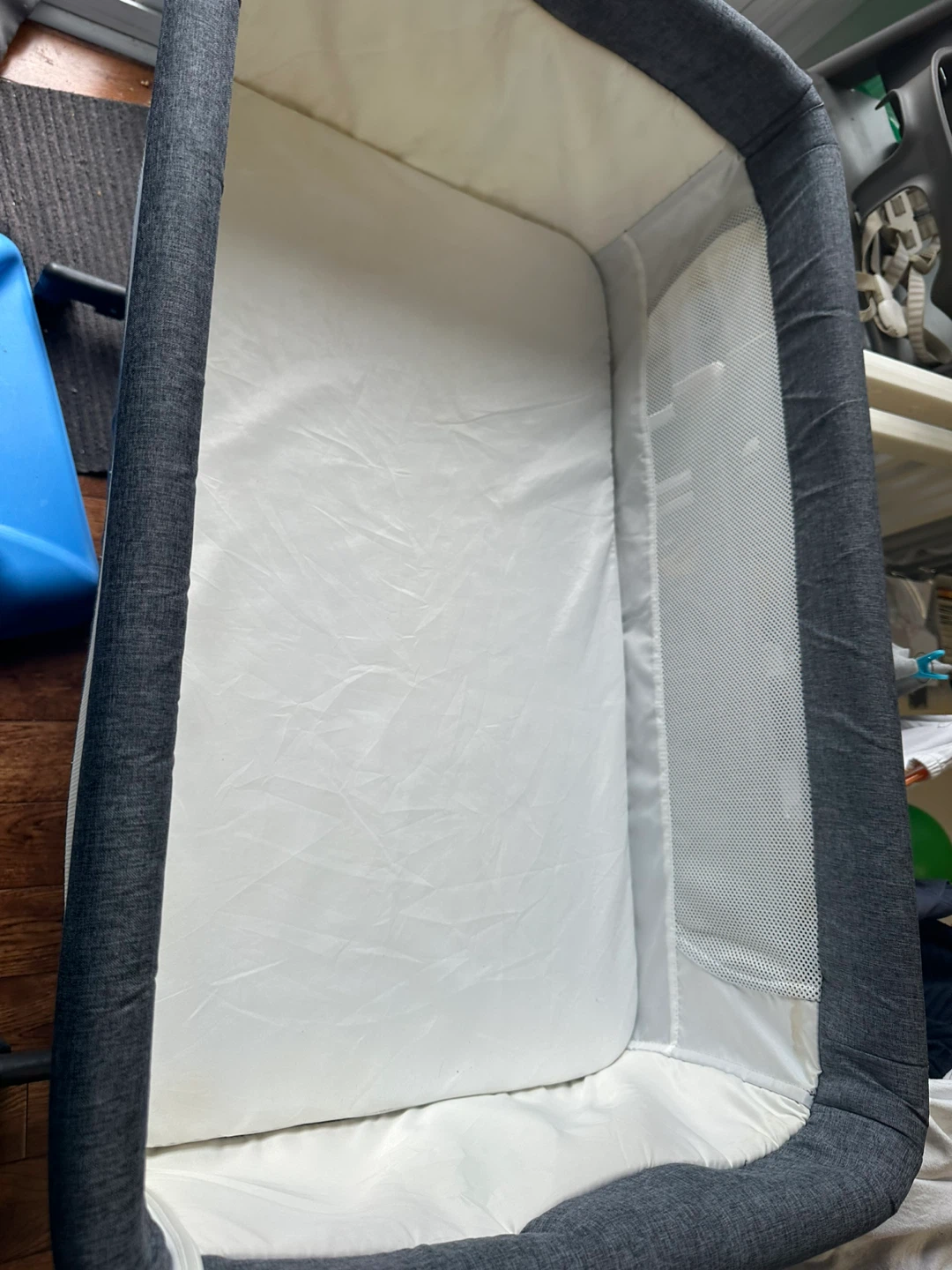 Grey Bassinet with Mesh Sides - photo 2