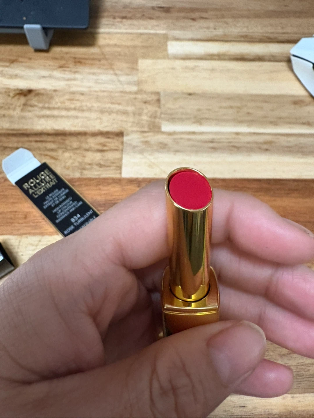 Chanel Rouge Allure L'Extrait Lipstick 834 Rose Turbulent - photo 2