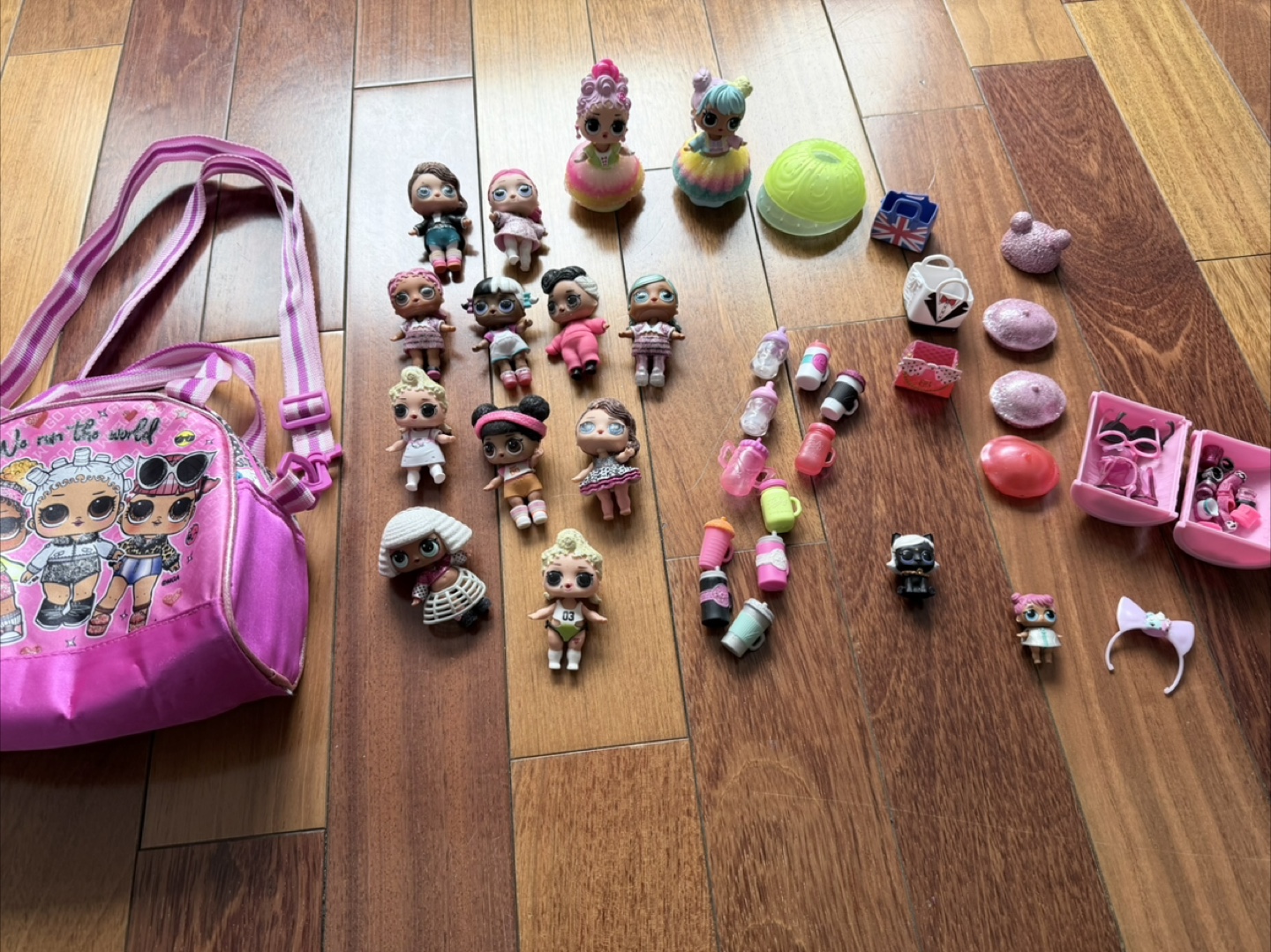 LOL Surprise Dolls and Accessories with Bag - photo 4