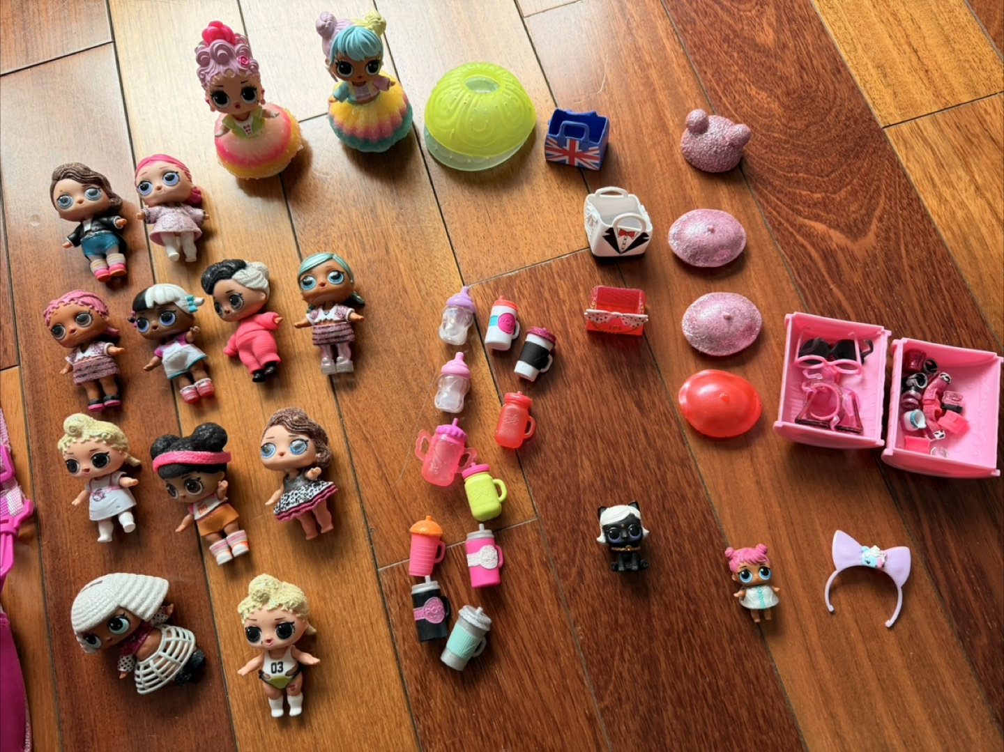 LOL Surprise Dolls and Accessories with Bag - photo 3