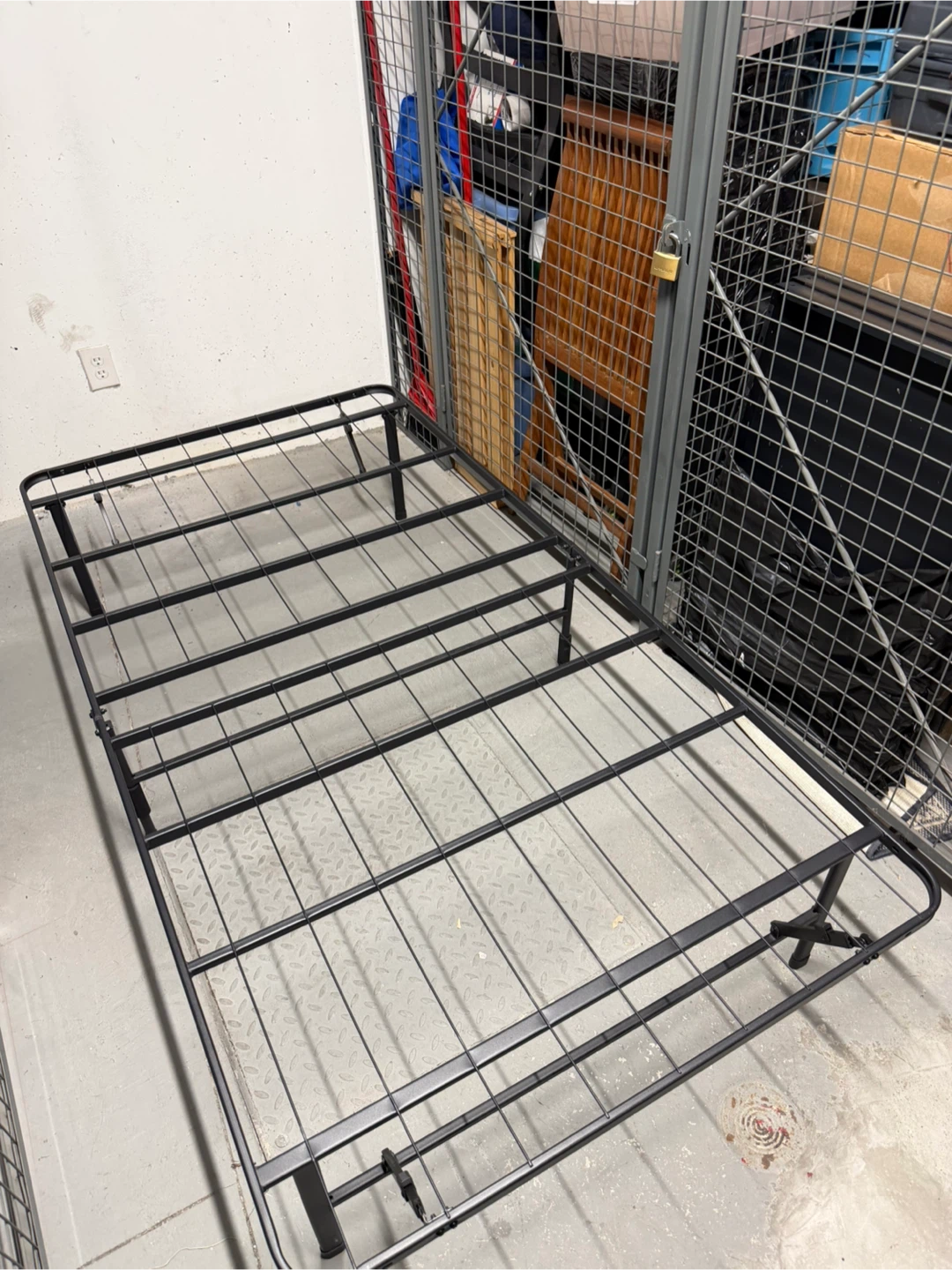 Metal Bed Frame - Twin size - photo 2