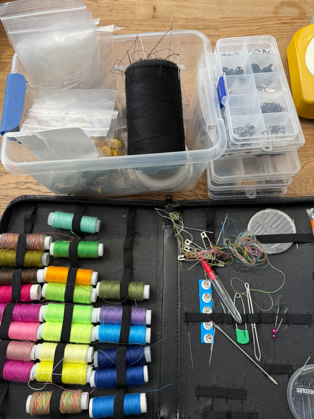 SEWING/CLOTHING REPAIR KIT