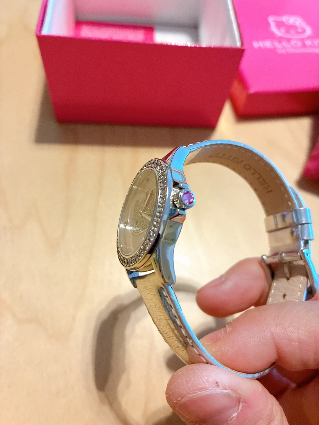 Hello Kitty Diamonique Watch with Original Box - photo 3