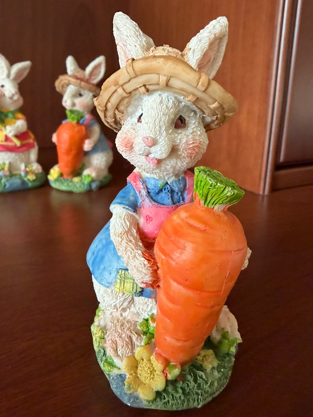 5 Painted Resin Easter Bunnies - photo 2