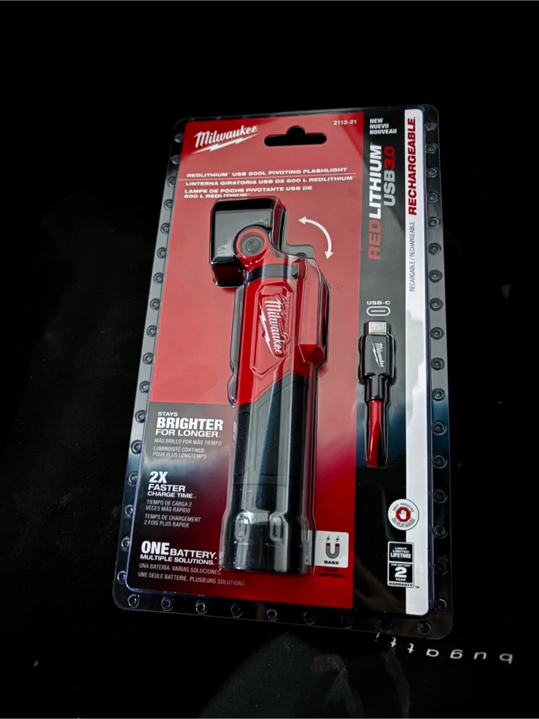 Milwaukee REDLITHIUM USB 500 Lumens Pivoting Flashlight