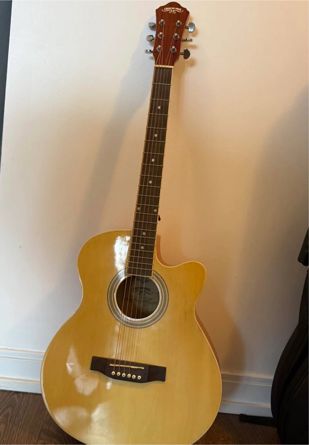 Caravan High Acoustic Guitar w/ Gig Bag & Accessories - photo 2