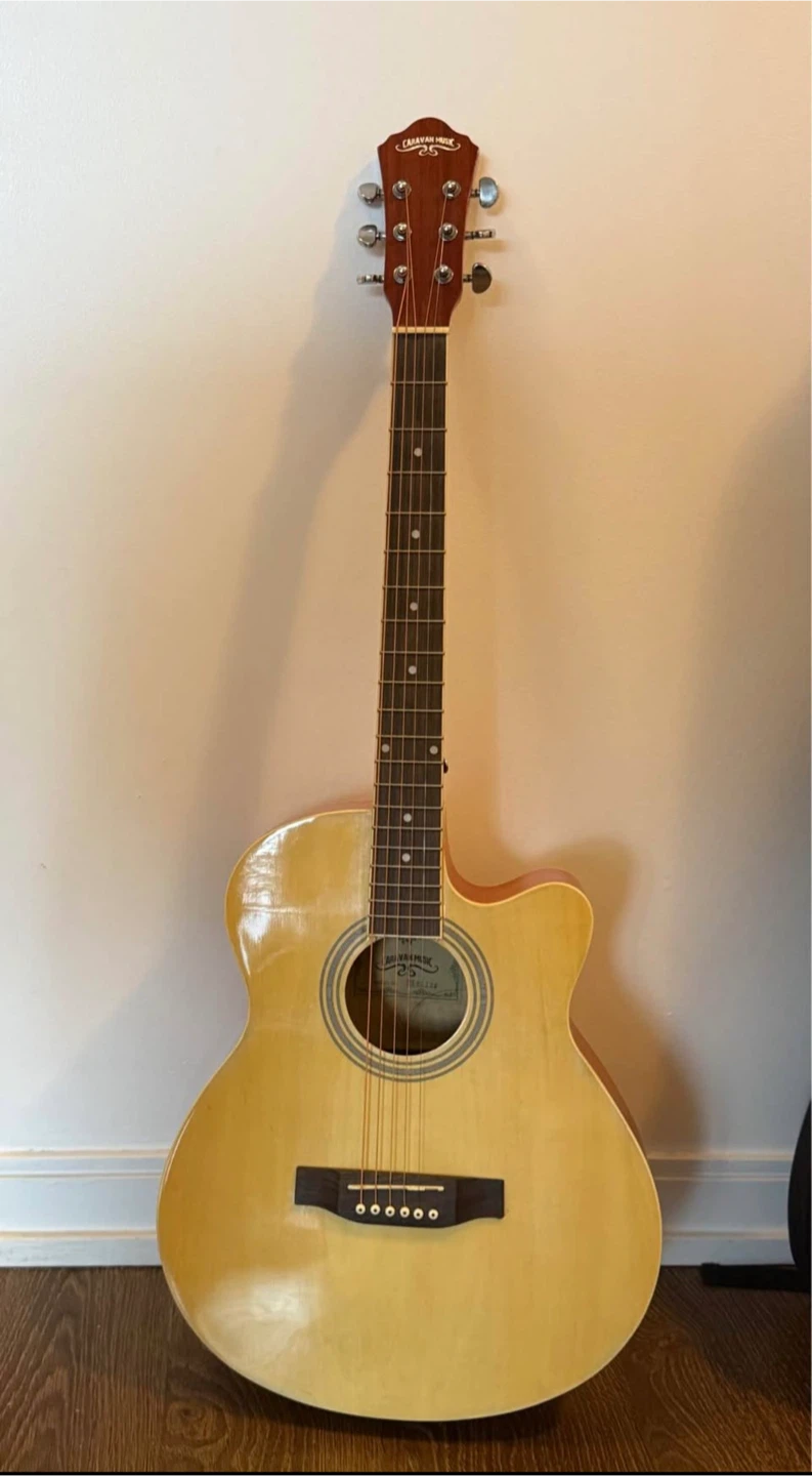 Caravan High Acoustic Guitar w/ Gig Bag & Accessories