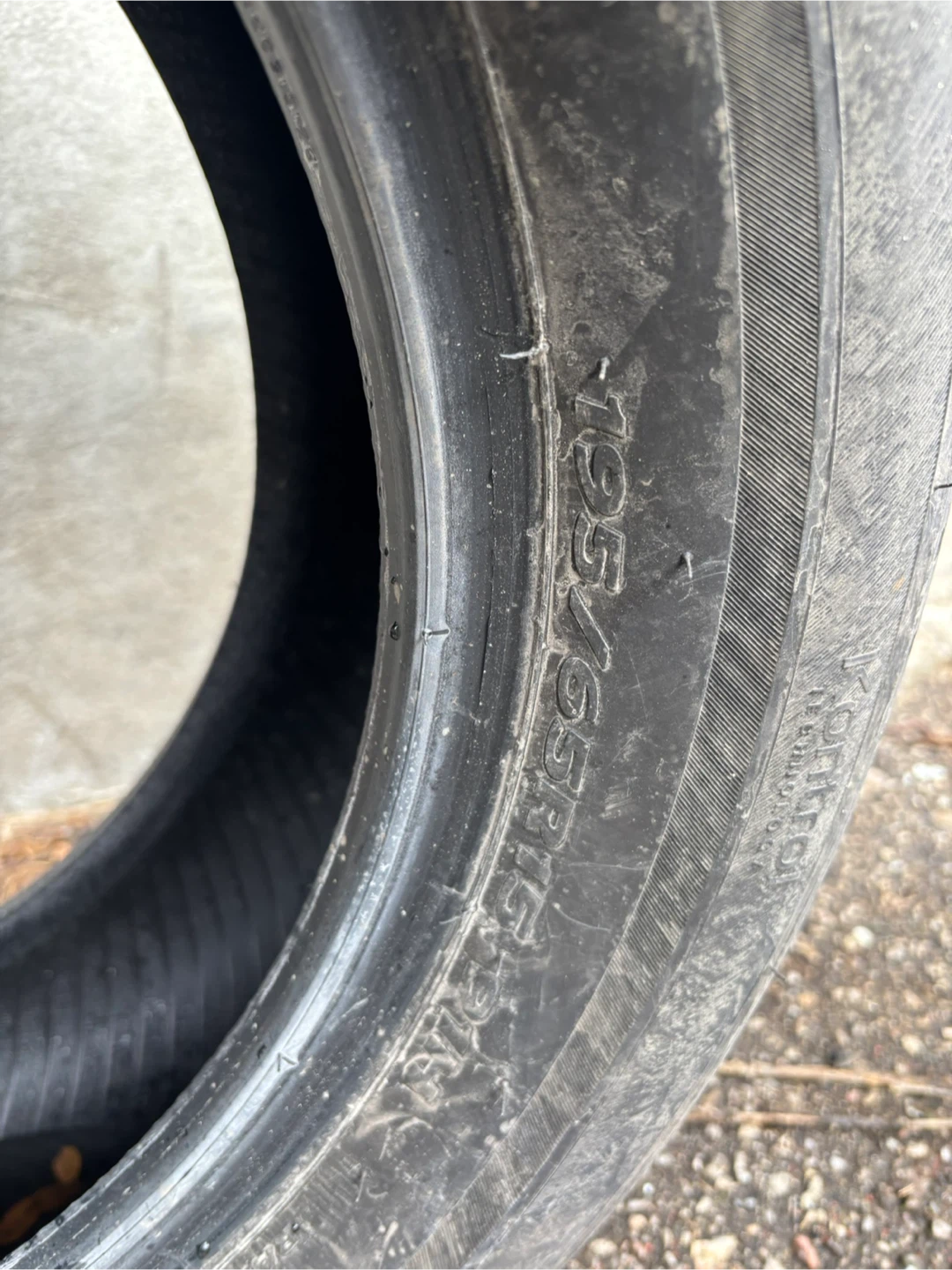 2 x Hankook Kinergy GT Tires 195/65R15 - photo 2