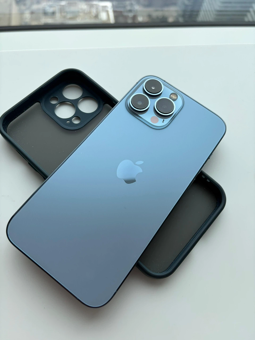 Apple iPhone 13 Pro Max Sierra Blue