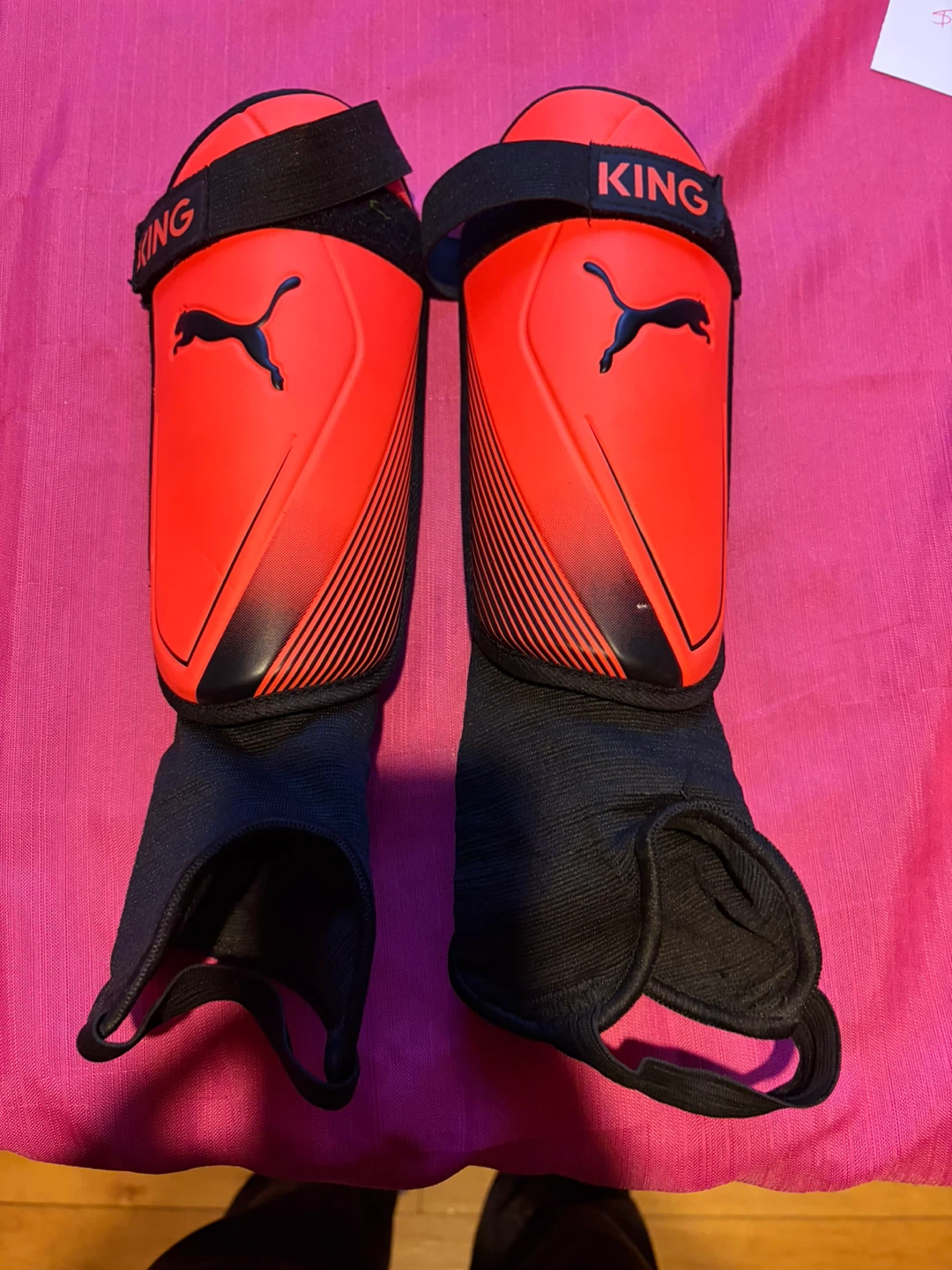 Puma King IS Soccer Shin Guards Size L