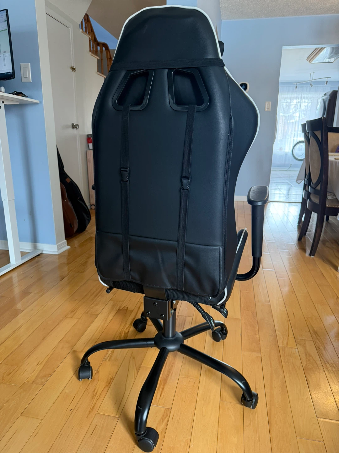 Gaming Chair with Footrest – Excellent Condition - photo 3