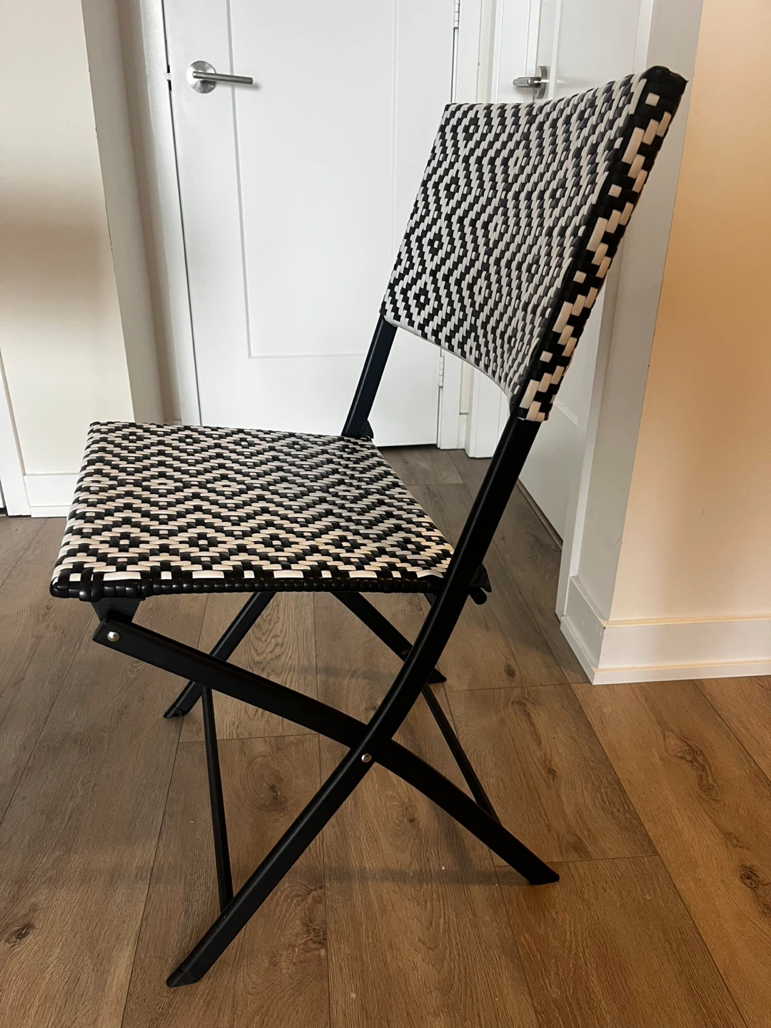 Set of 2 Black and White Woven Folding Chairs - photo 2