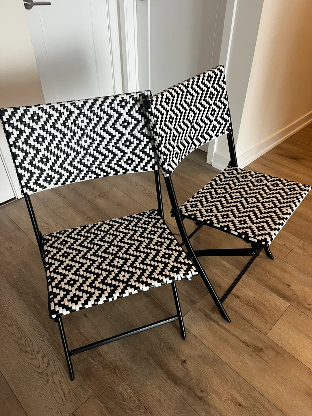 Set of 2 Black and White Woven Folding Chairs