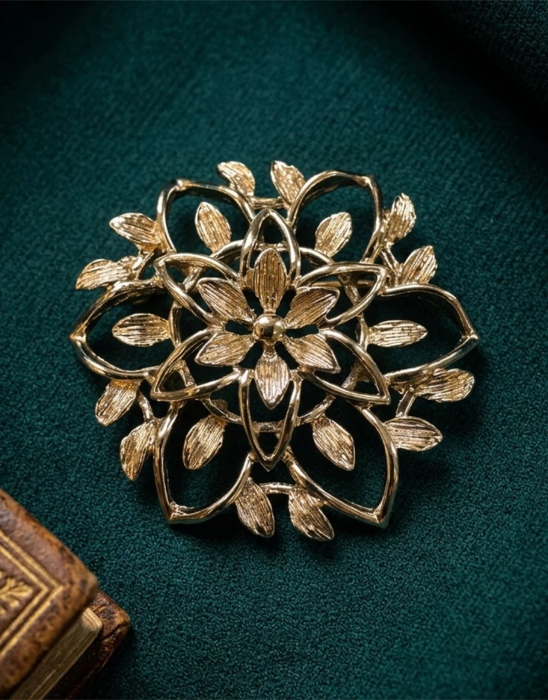 Sarah Coventry Gold Tone Floral Brooch