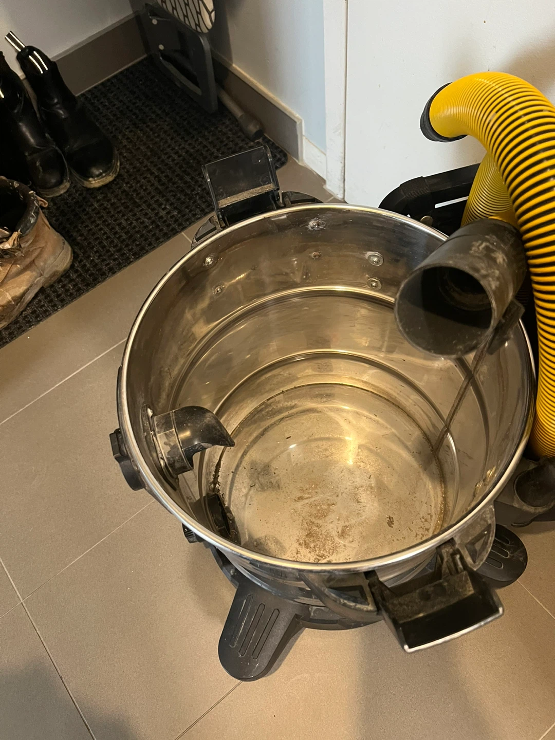 DeWalt Wet/Dry Vacuum Cleaner - photo 4