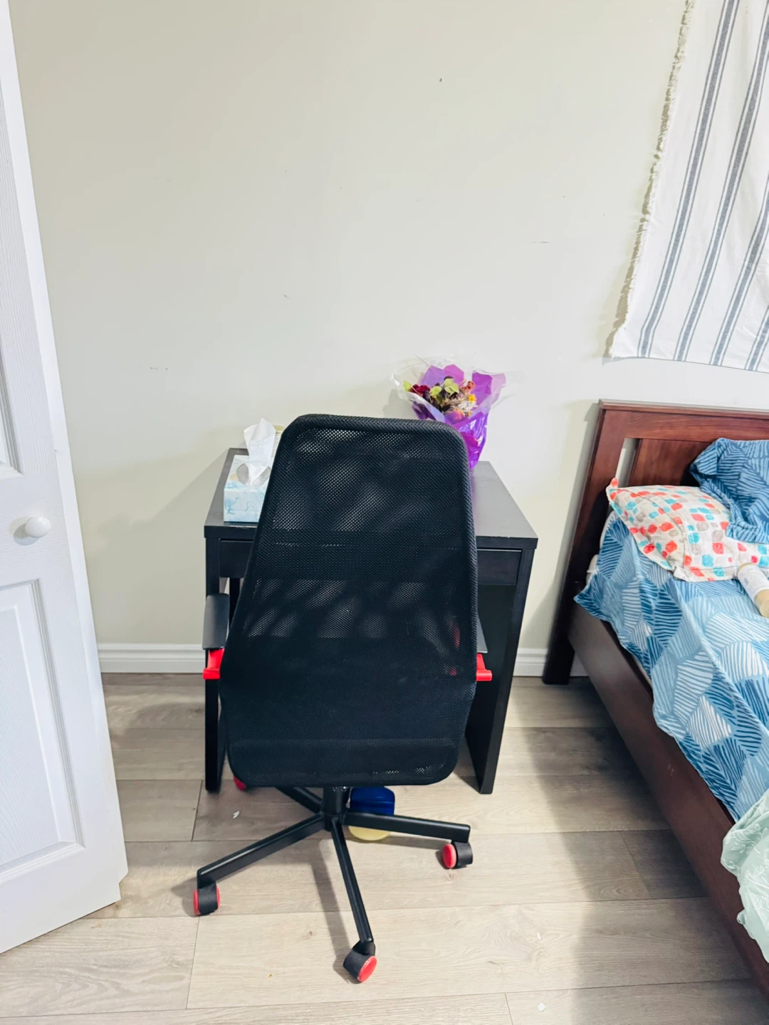 Desk and chair - photo 4