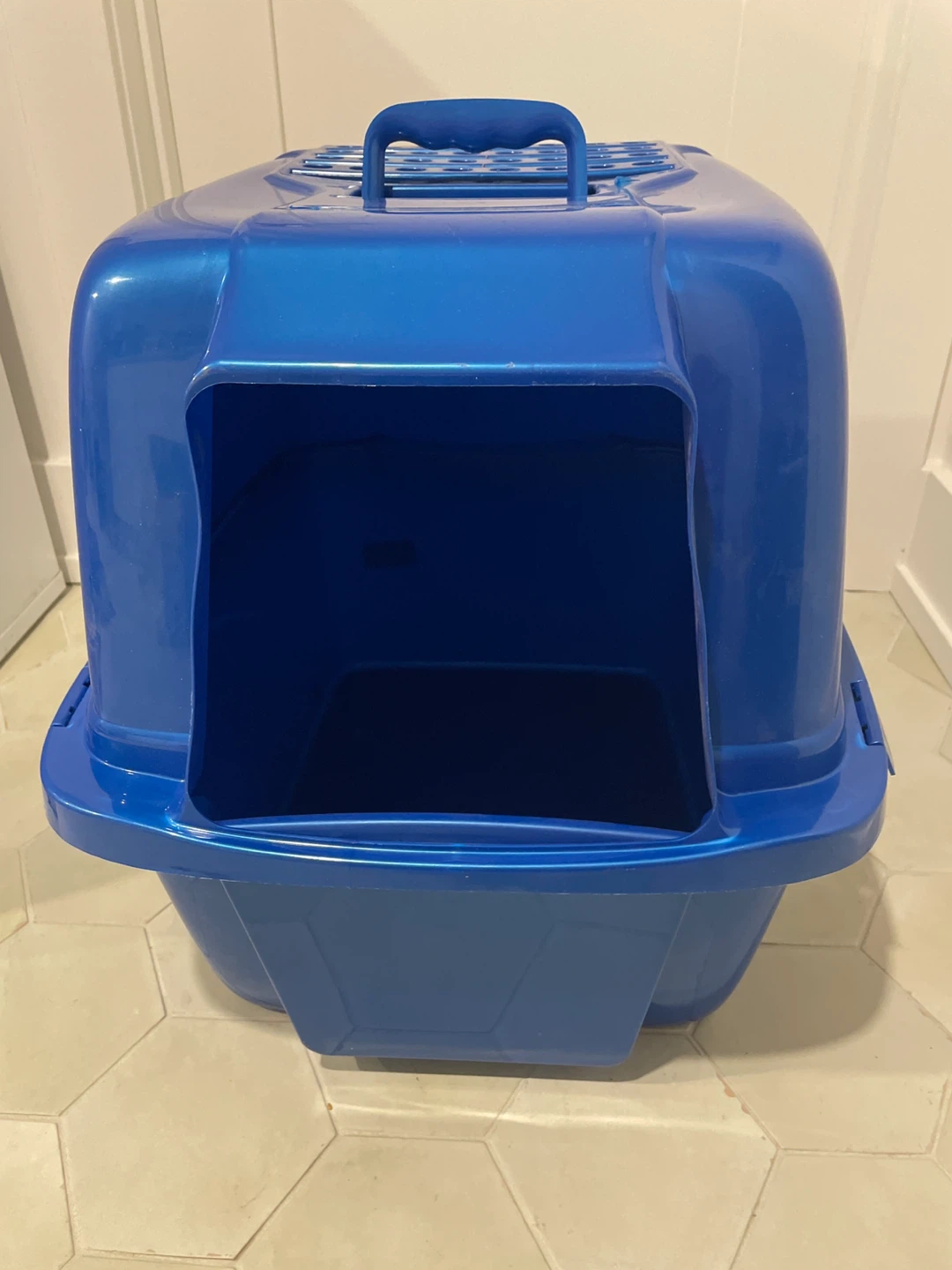 Blue Covered Litter Box with Handle