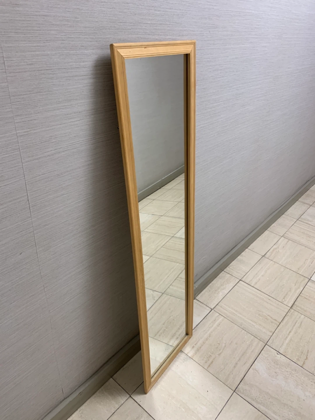 Standing mirror