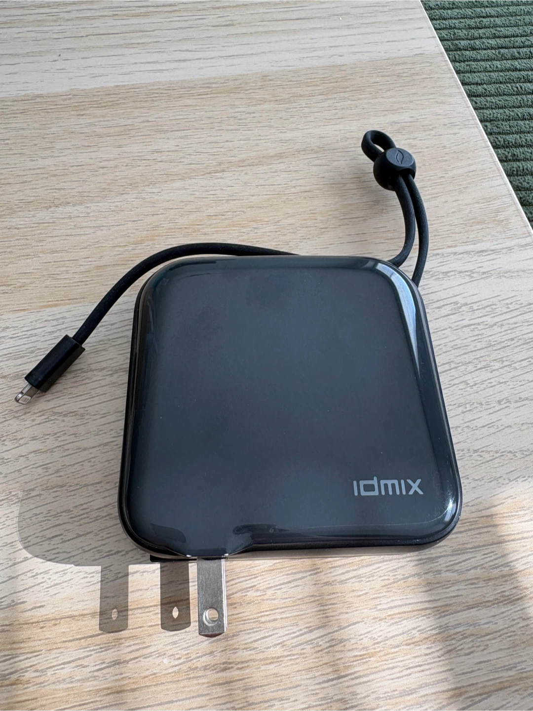 IDMIX Power Bank 10000mAh Black with globe plug adapter