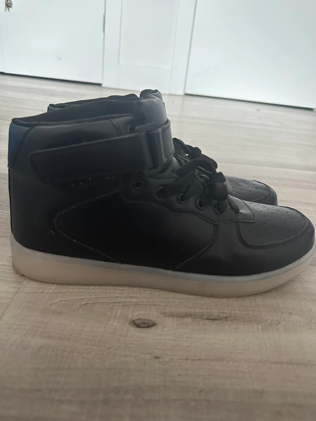 Black light up shoes - photo 2