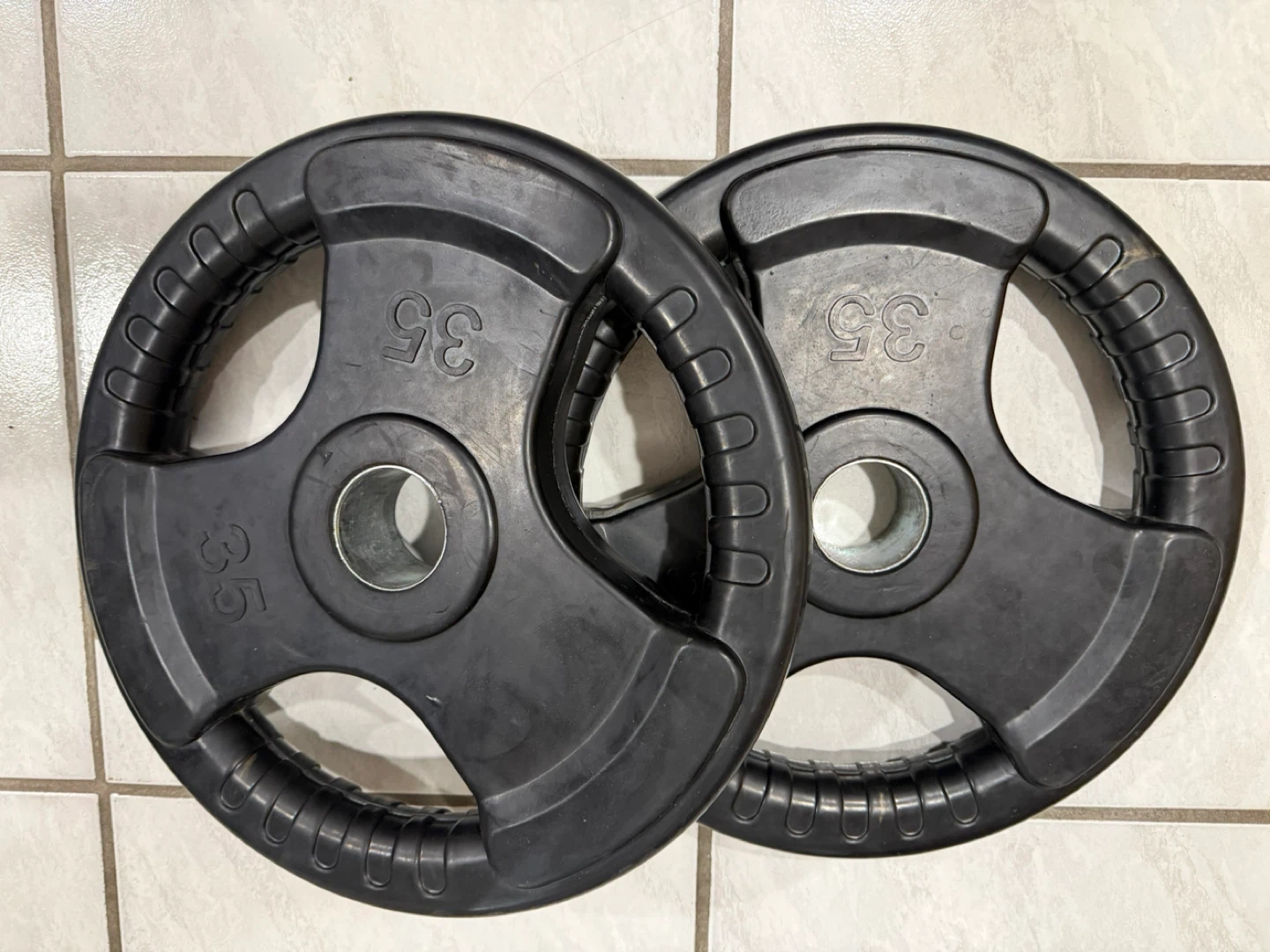 2 x 35lb Rubber Grip Weight Plates - photo 4