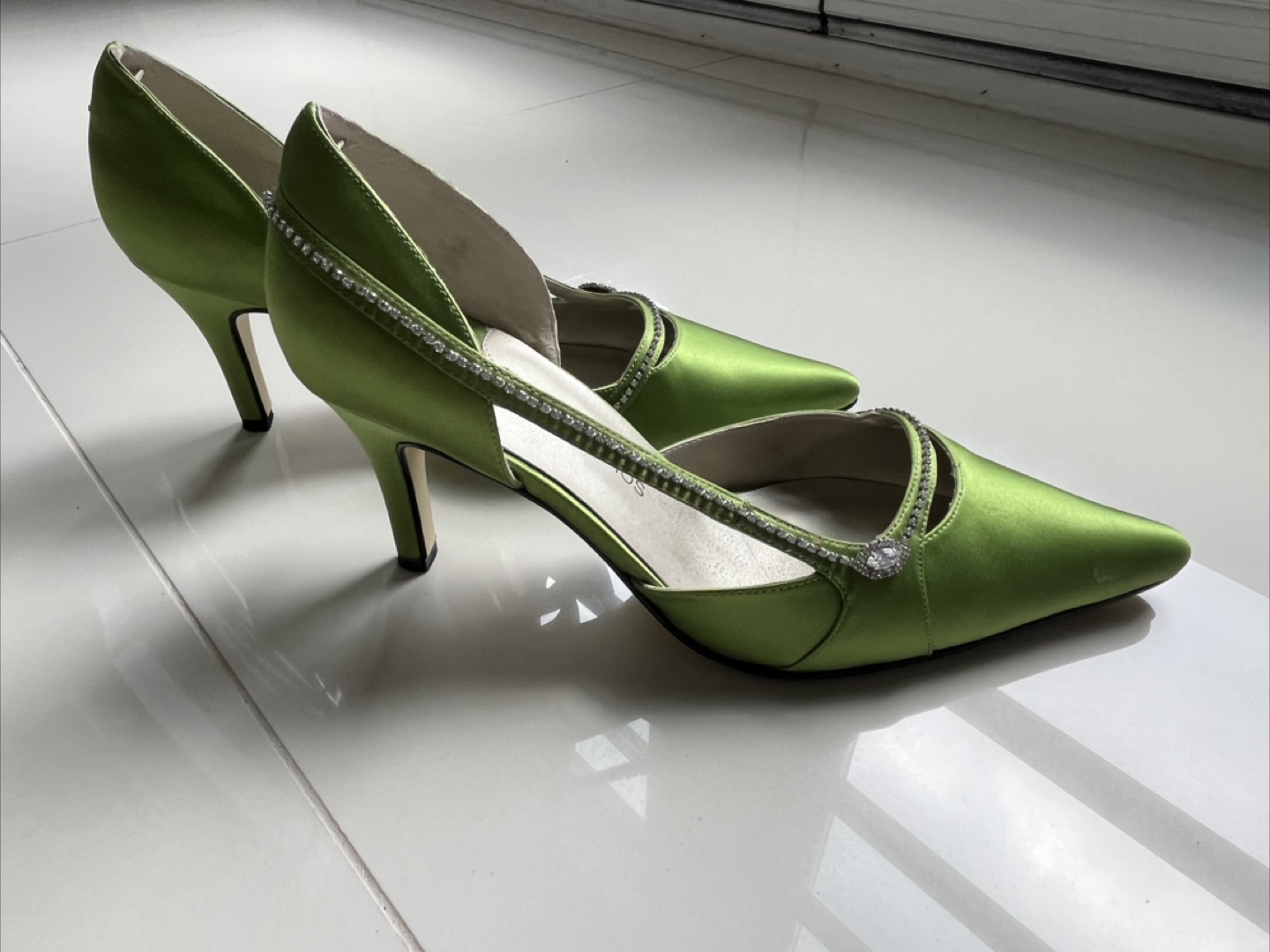 Women's Green Satin Heels Size 7B - photo 2