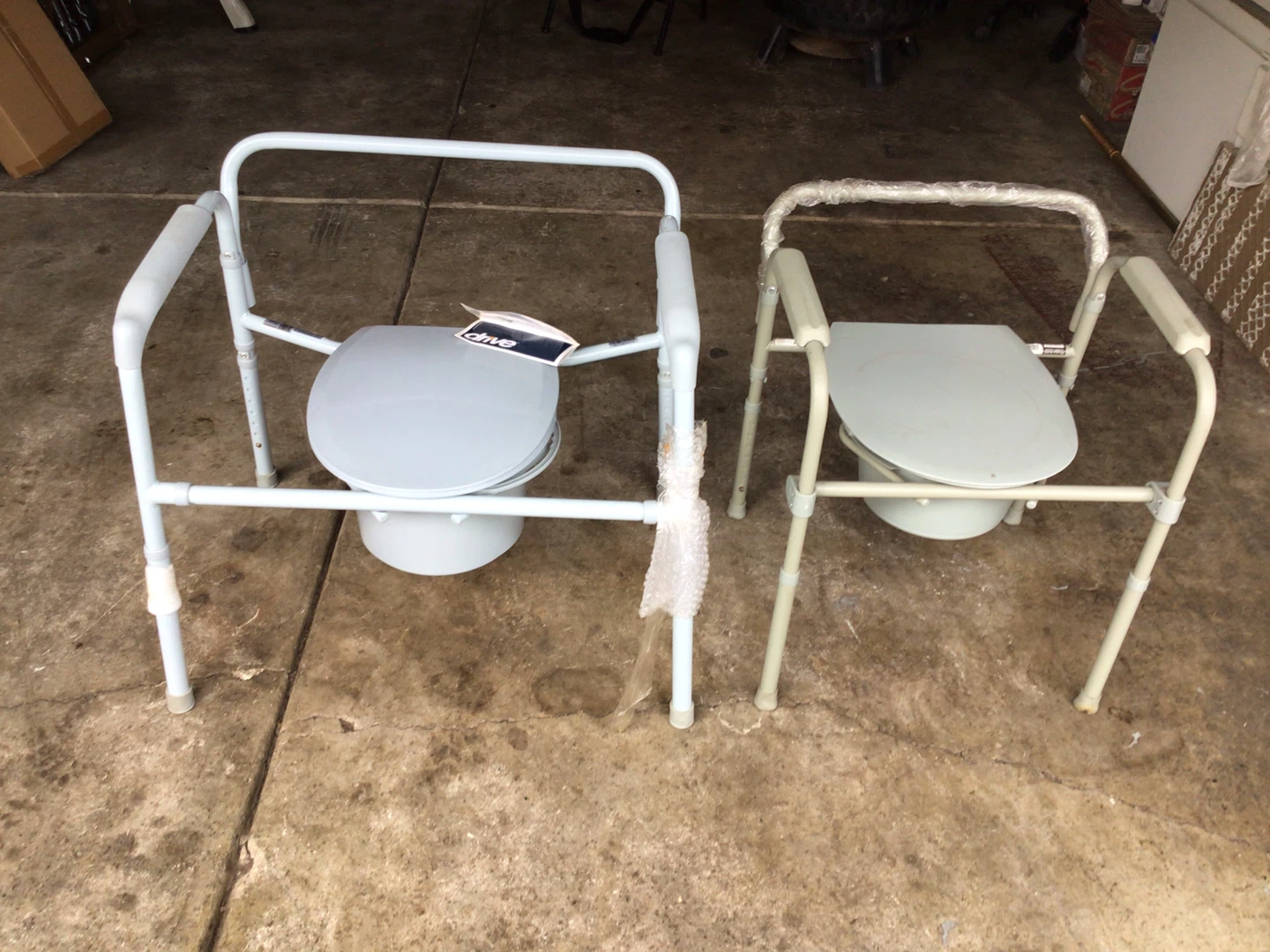 Heavy Duty Bariatric Folding Bedside Commode Chair. - photo 2