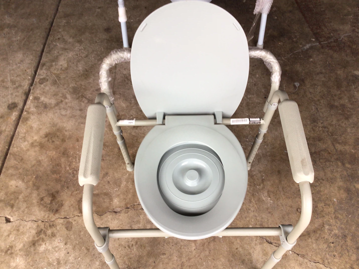 Heavy Duty Bariatric Folding Bedside Commode Chair. - photo 4