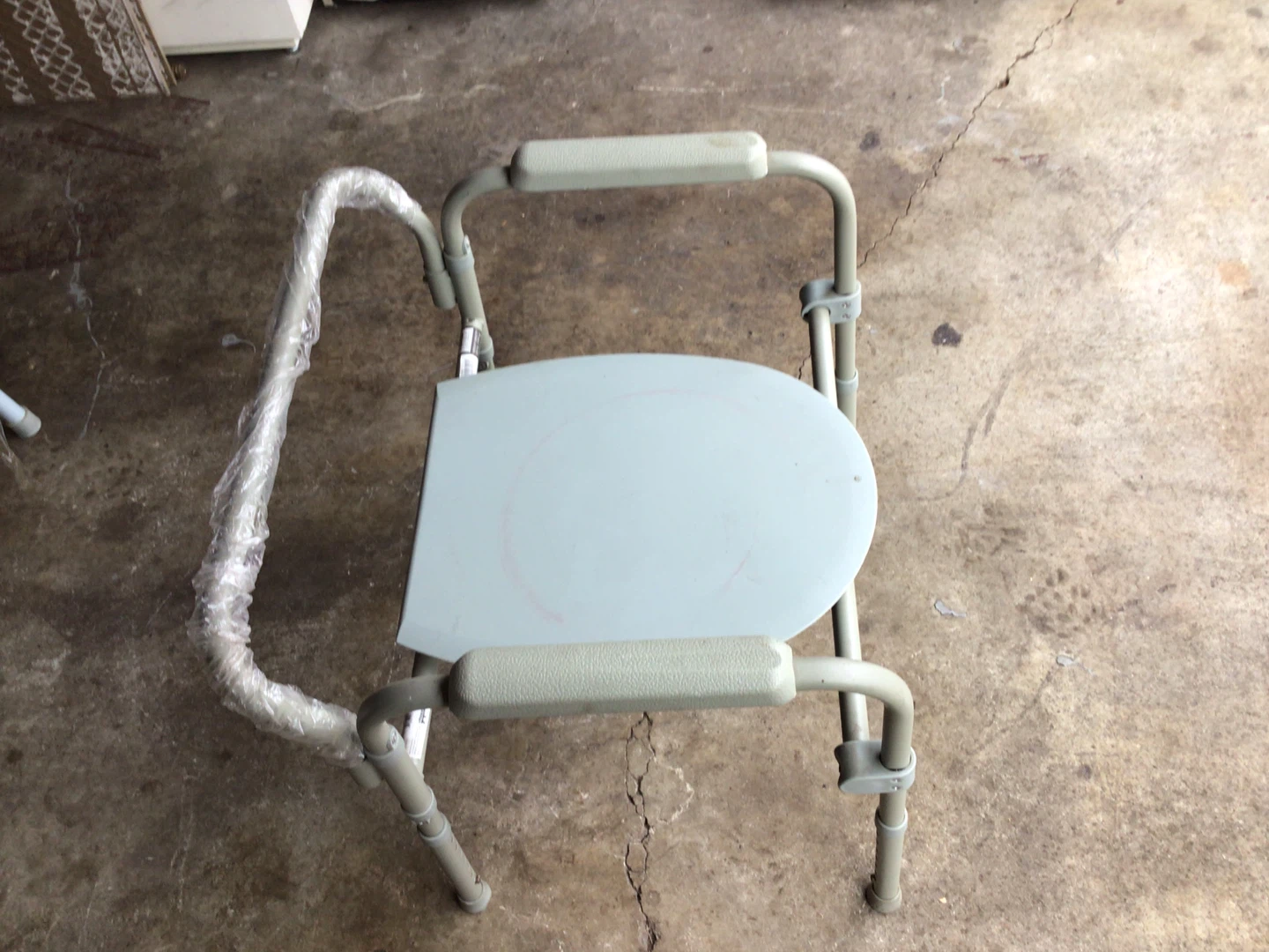 Heavy Duty Bariatric Folding Bedside Commode Chair. - photo 5