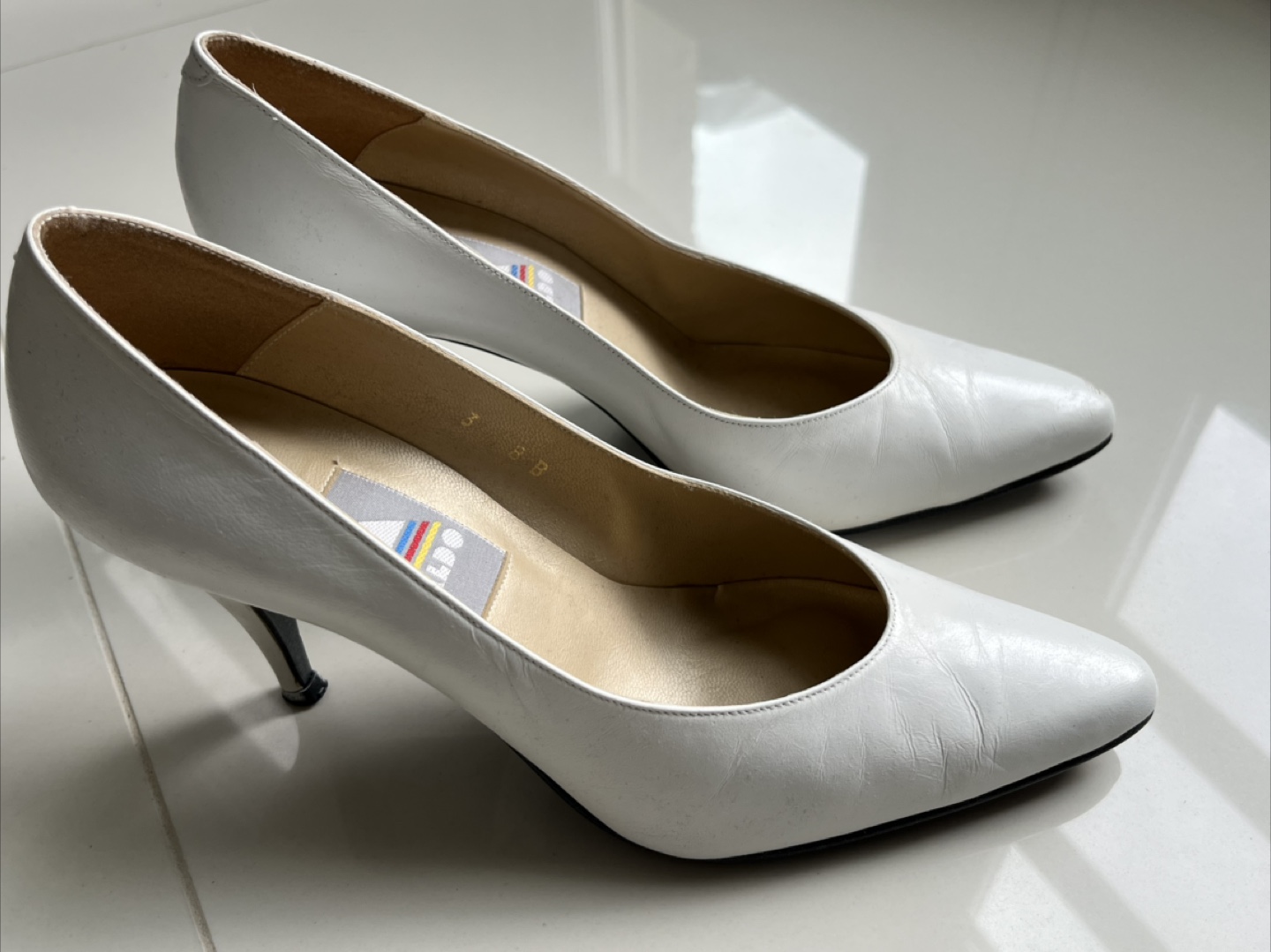 ALDO White leather Heels- size 8