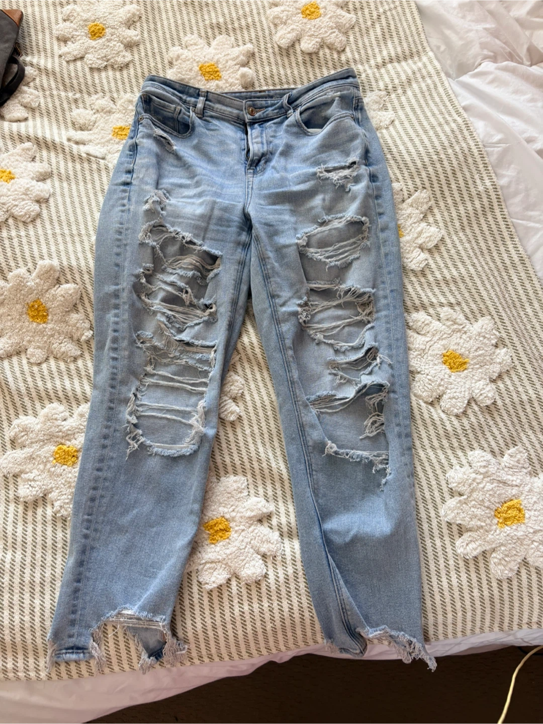 American Eagle Ripped Jeans Size 10