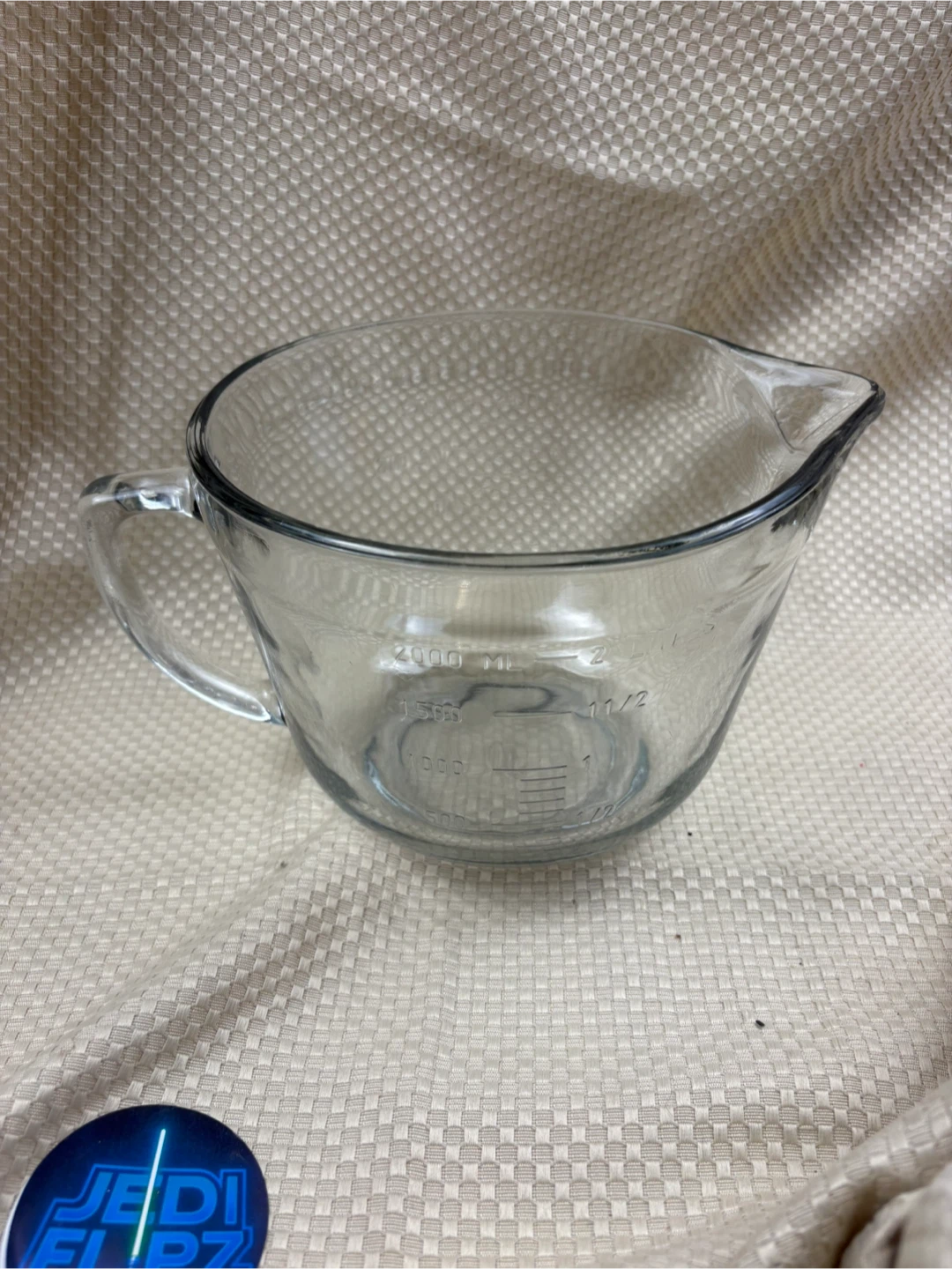 2 L measuring cup