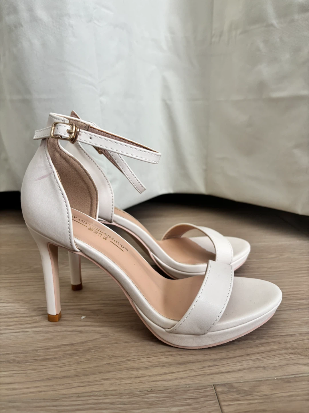 White Heeled Sandals size 6 - photo 3