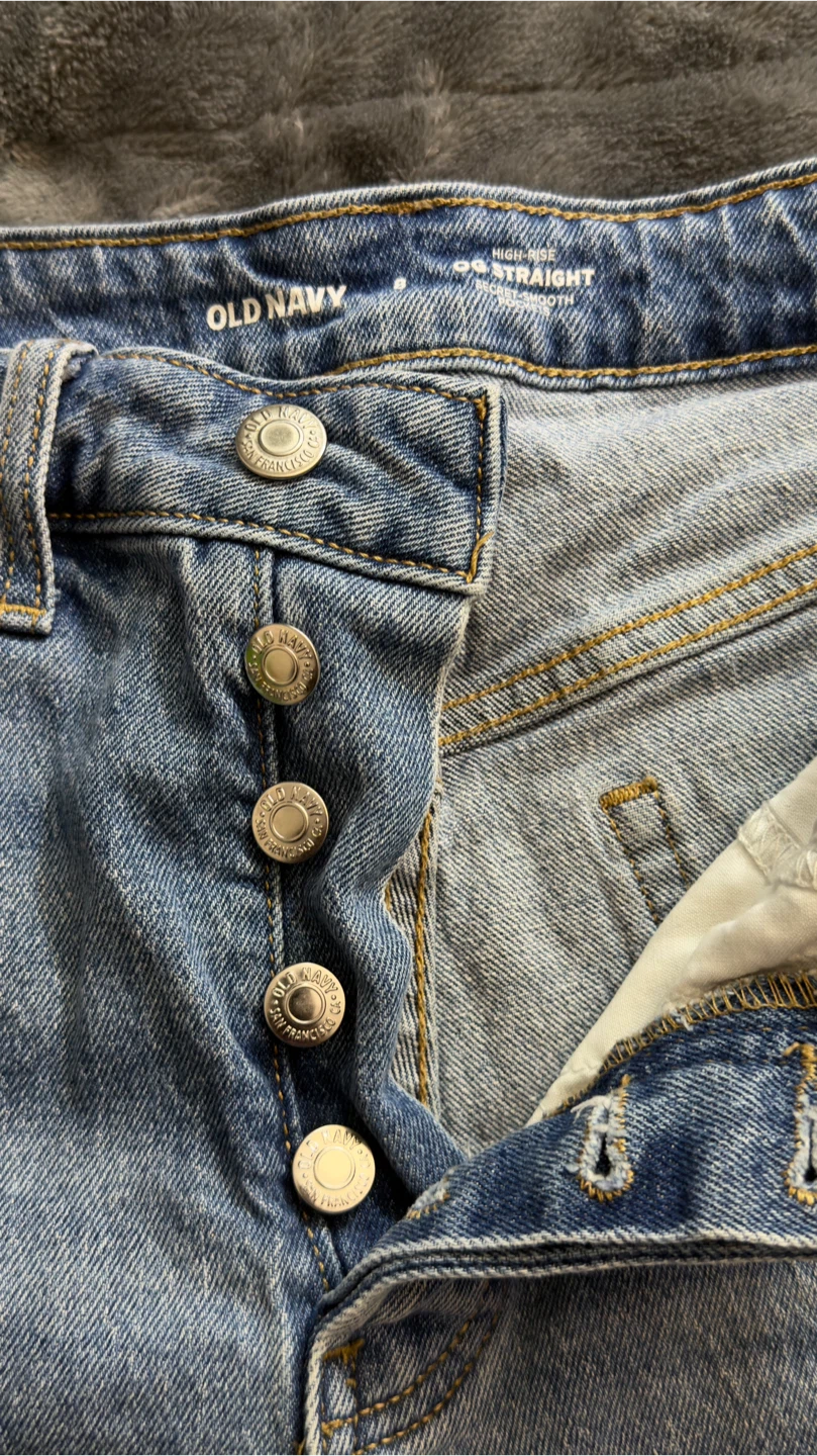 Old Navy High-Rise Distressed Denim Shorts Size 8 - photo 4