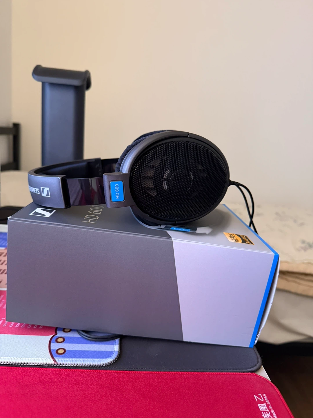 Sennheiser HD 600 Headphones - photo 2