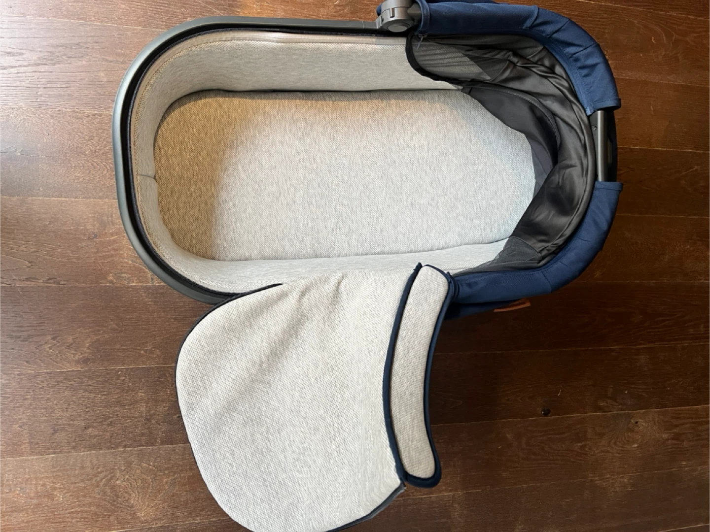 UPPAbaby Bassinet (Navy “Noa”) – Excellent Condition - photo 3