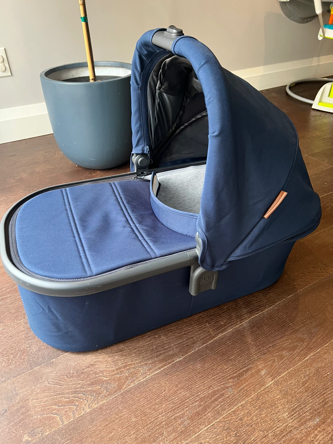 UPPAbaby Bassinet (Navy “Noa”) – Excellent Condition