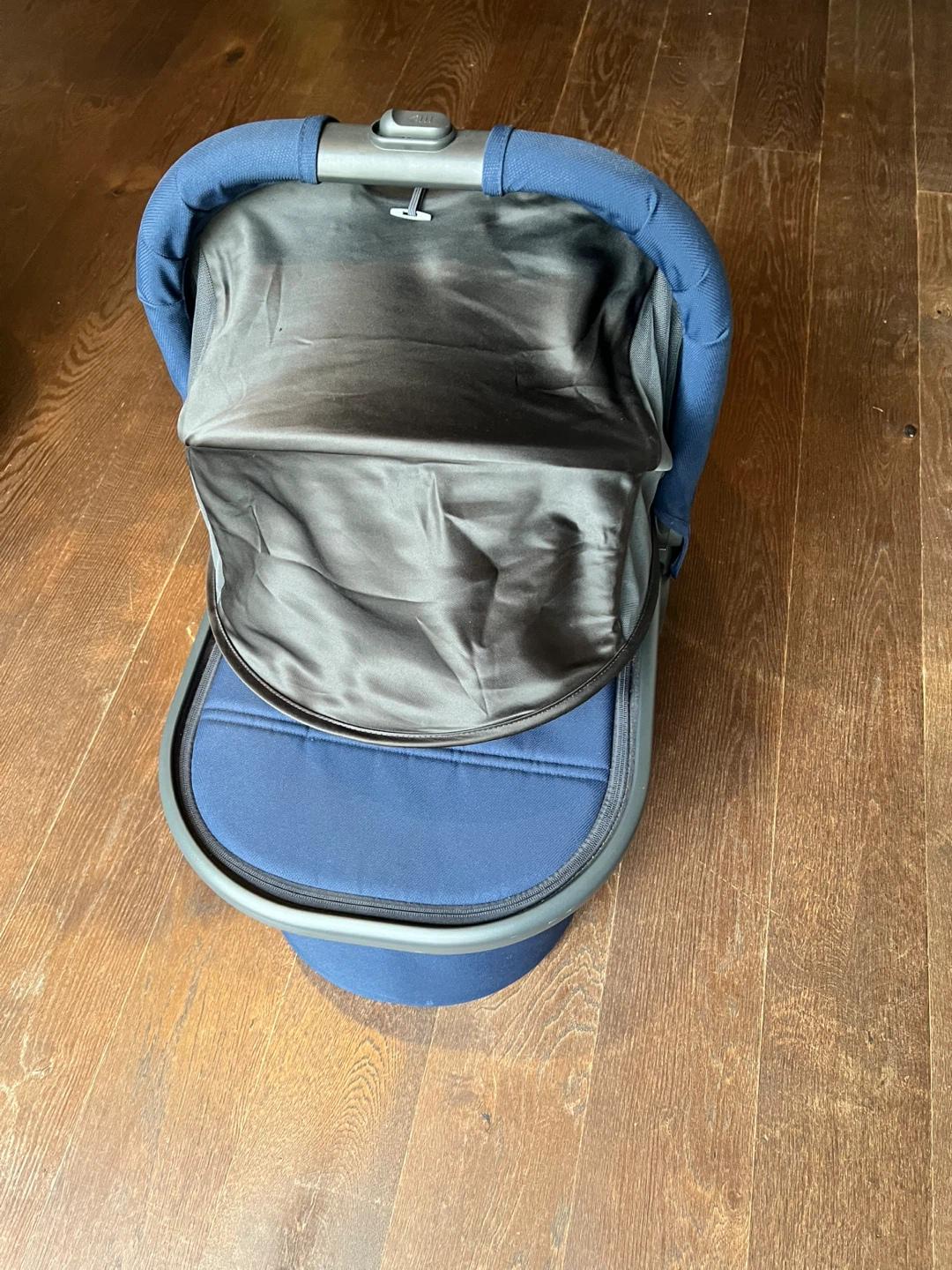 UPPAbaby Bassinet (Navy “Noa”) – Excellent Condition - photo 4