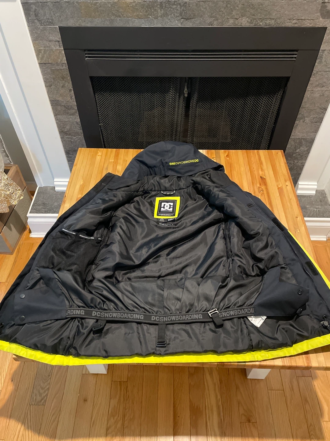 Kids DC Snowboarding Jacket - Size S - photo 3