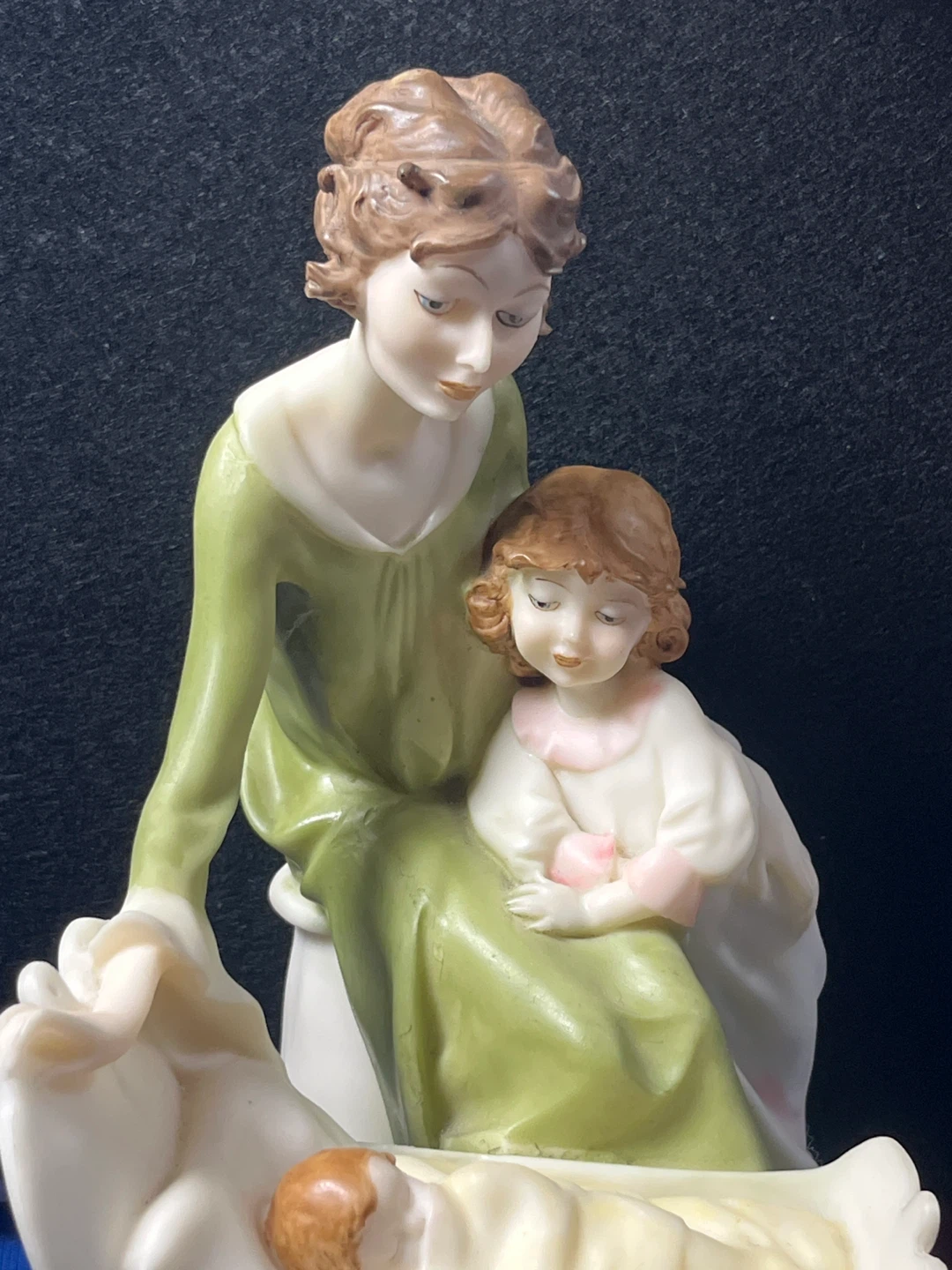 Via Veneto Collection Mother and Child Figurine - photo 3