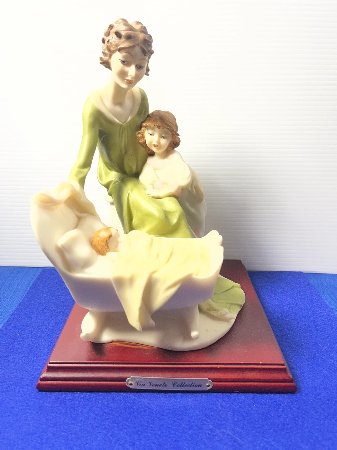 Via Veneto Collection Mother and Child Figurine