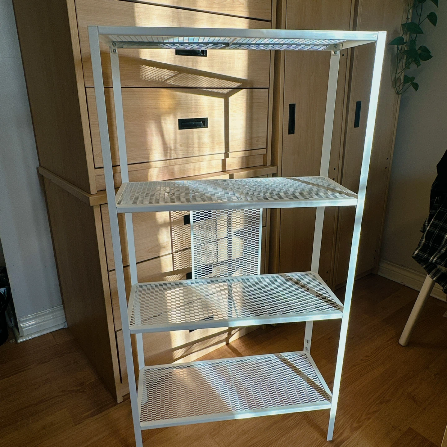 White 4-Tier Metal Mesh Shelf Unit - photo 3