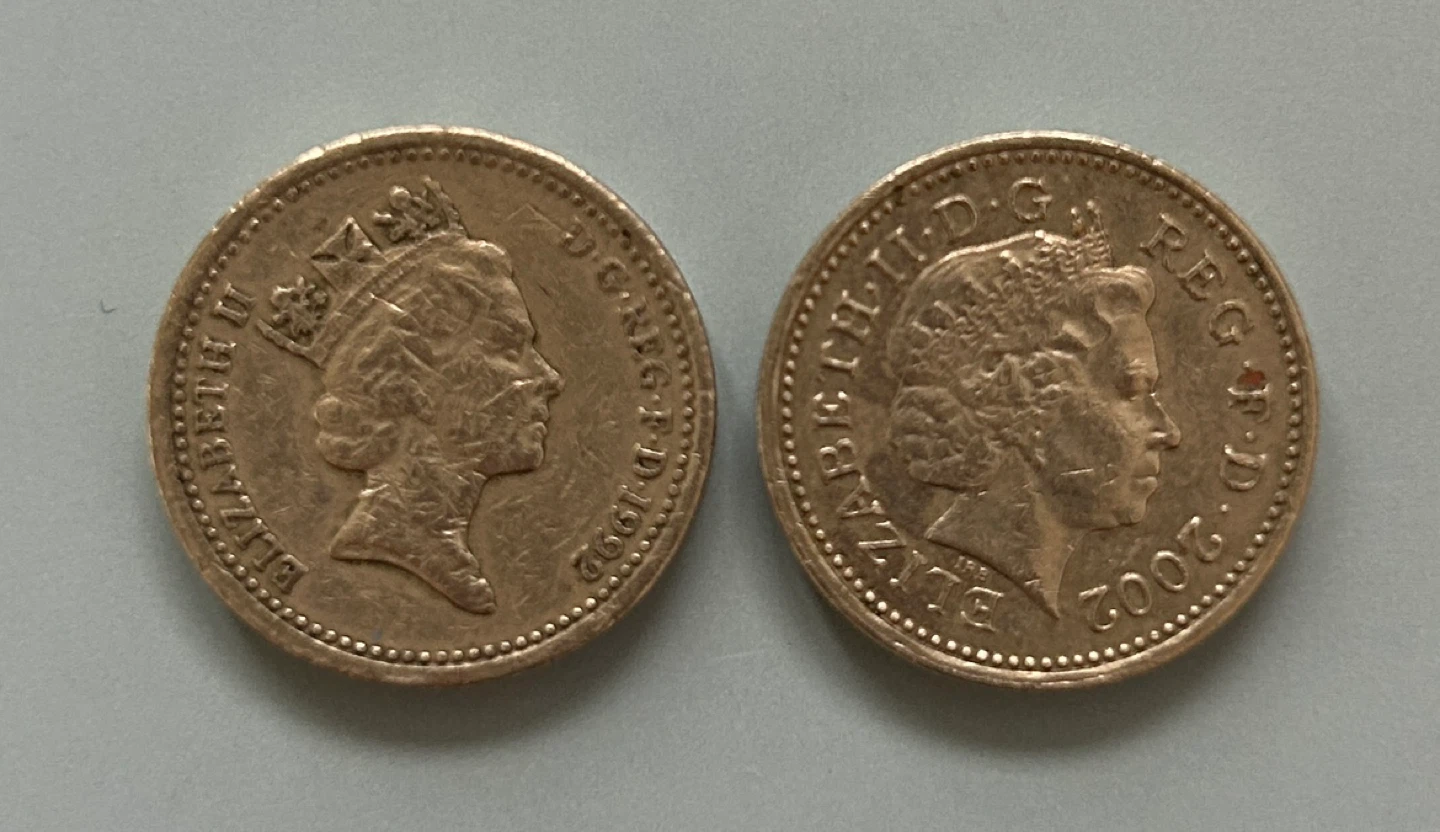 1992 & 2002 British One Pound Coins - photo 2