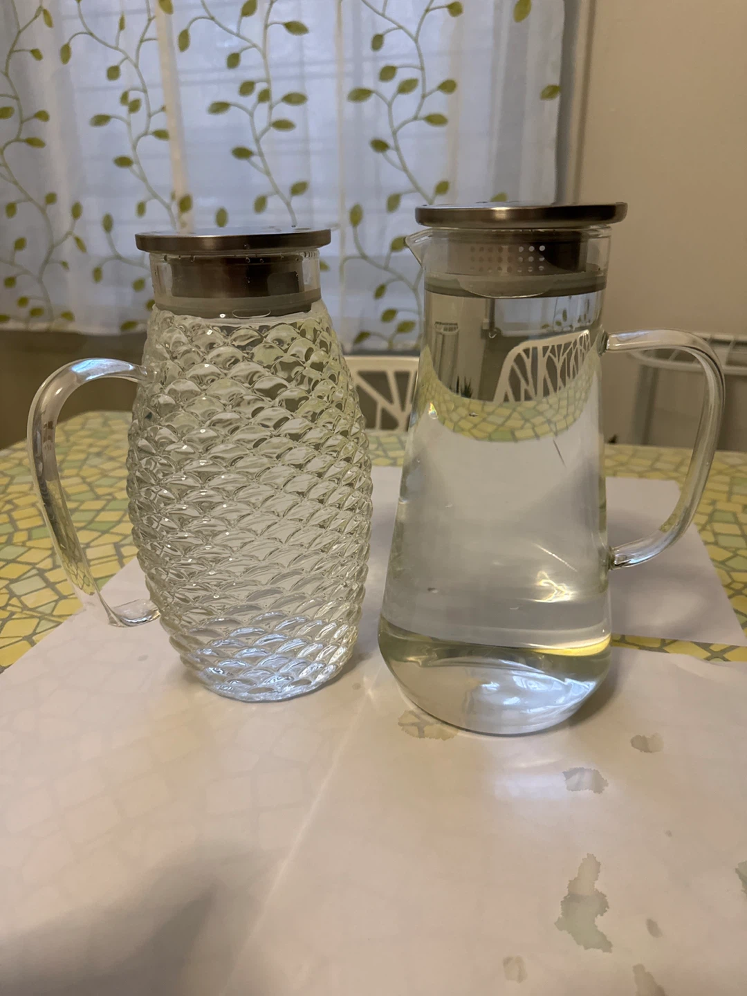 2 Glass Pitchers with Stainless Steel Lids - photo 2