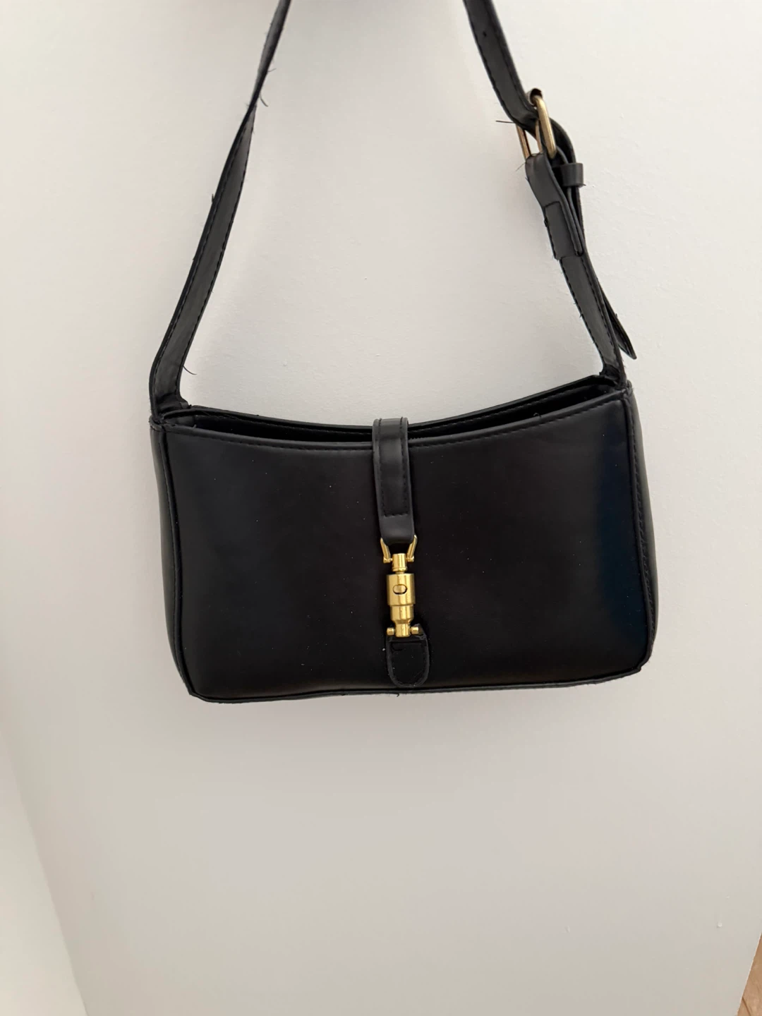Black shoulder bag