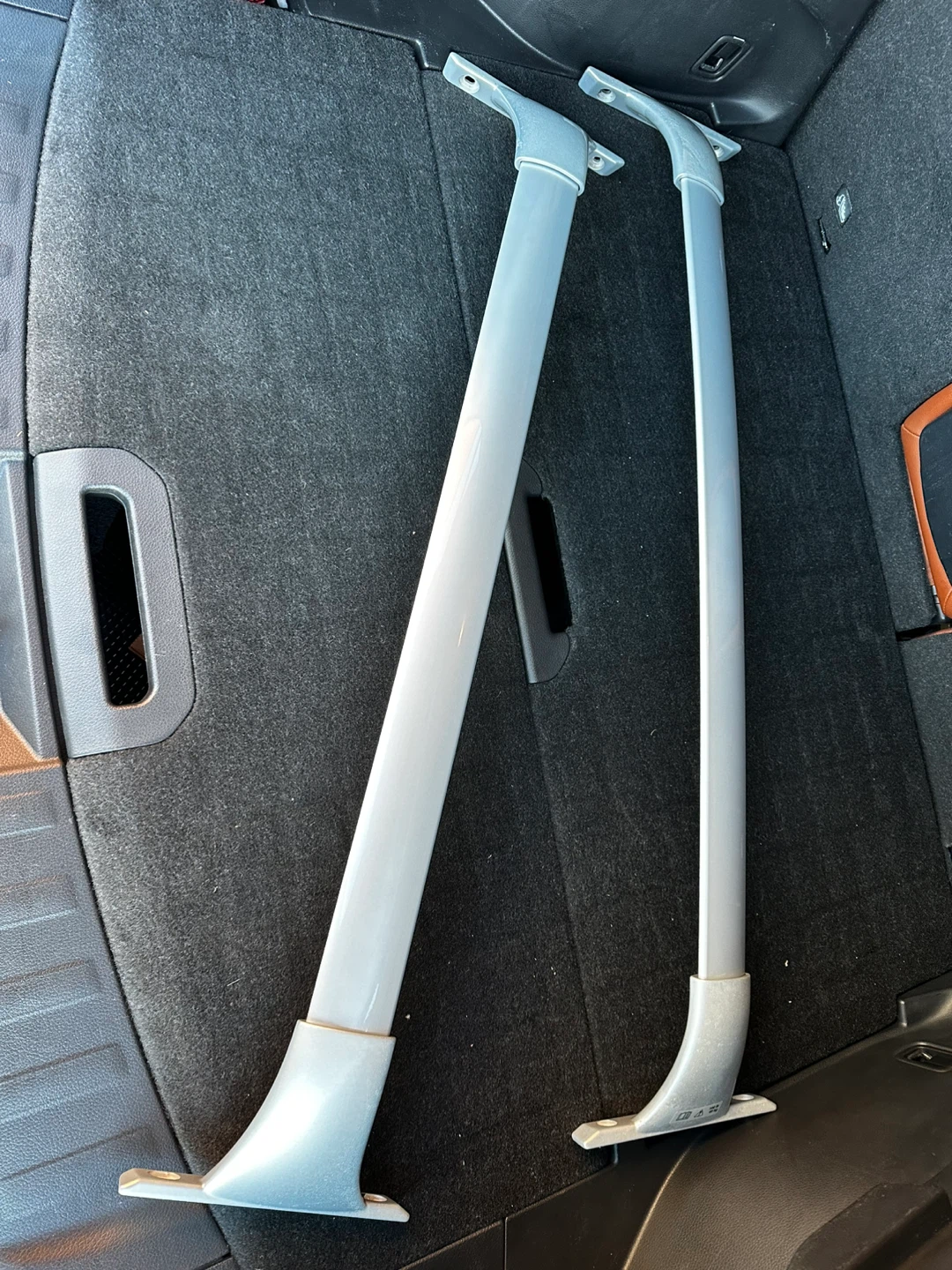 OEM Nissan Rogue Roof Rack Crossbars (2014–2020) - photo 4