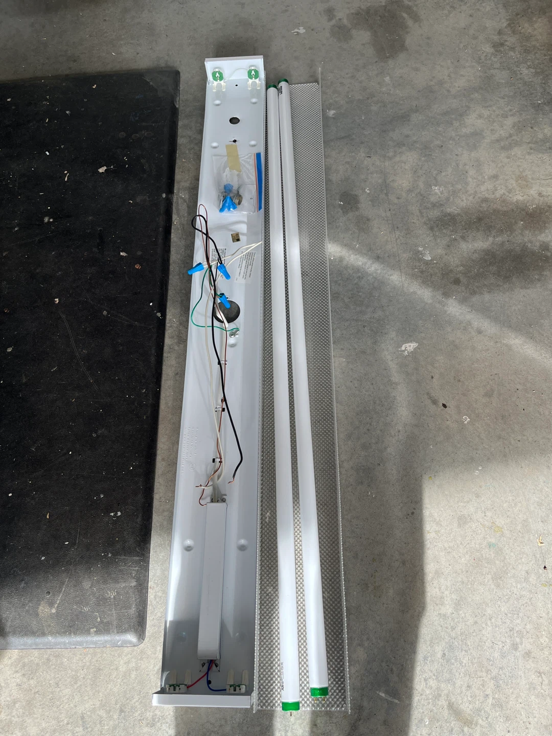 Fluorescent fixtures - photo 2
